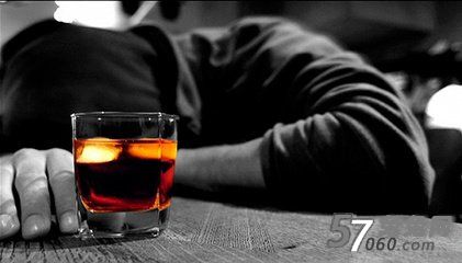 喝酒虽好,可是不能贪杯,这儿说的要戒酒,指的是身体遭到酒精