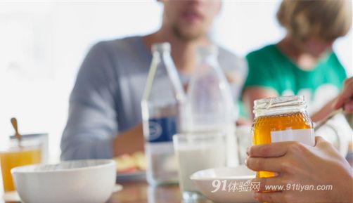 春食蜂蜜5大奇效与6禁忌,兔兔网 春食蜂蜜5大奇效与6禁忌,兔兔网