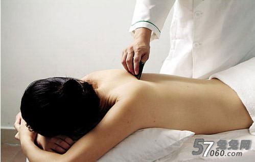 按摩保健之刮痧治疗女性手脚冰凉的办法 按摩保健之刮痧治疗女性手脚冰凉的办法