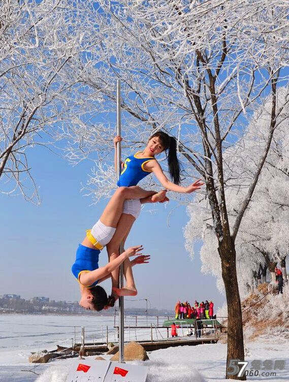 多位美女身怀绝技挑战冰雪极限
