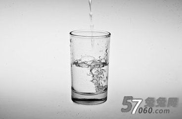 北京养生会所:晨起一杯水让你多活20年 北京养生会所:晨起一杯水让你多活20年